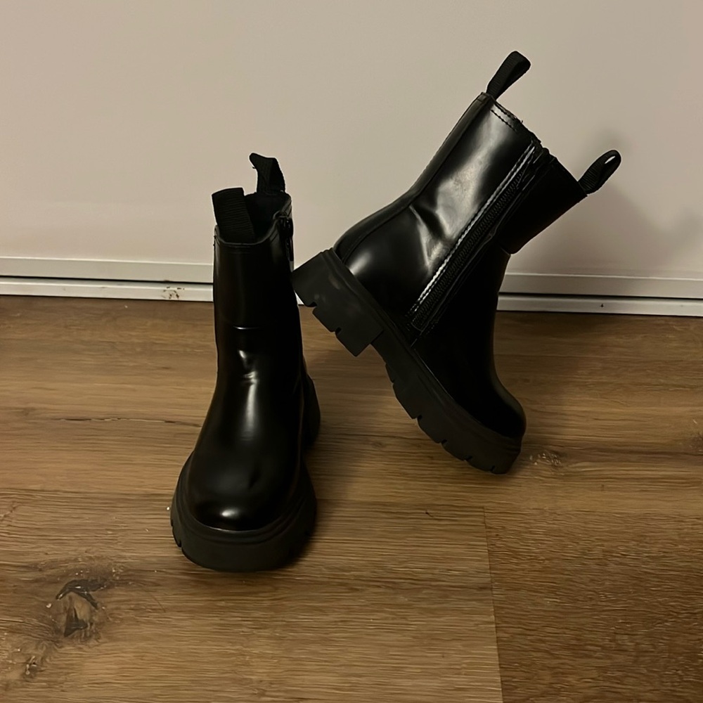 Chunky Chelsea Boots Kids Size 9